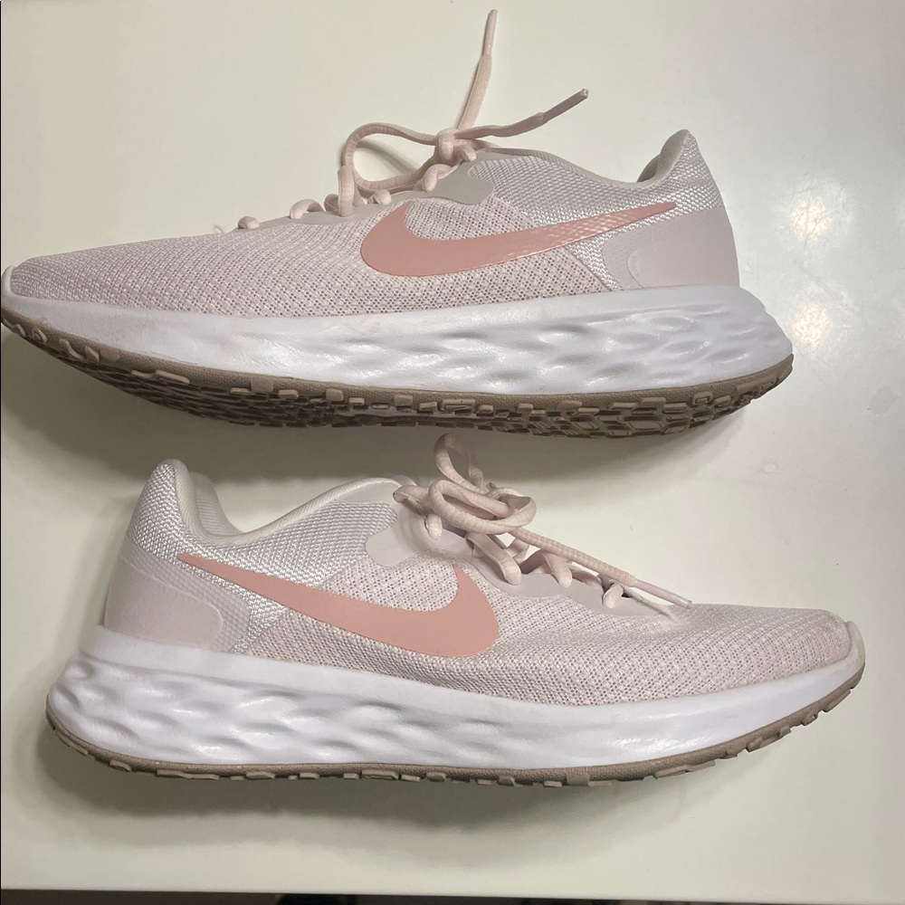 Nike Women's Revolution 6 Running Shoe